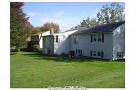 Unique 5 Bedroom, Raised Ranch Home - Convenient to ESPN  in Bristol, CT (Photo 3 of 4)