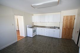 Beautiful, Updated 2 Bedroom Apartment with New Kitchen in New Britain, CT (Photo 2 of 5)