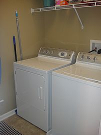 Modern, Tri-Level, 3 Bedroom Townhouse with Basement in Oswego, IL (Photo 11 of 12)