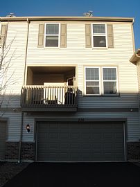 Modern, Tri-Level, 3 Bedroom Townhouse with Basement in Oswego, IL (Photo 2 of 12)