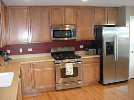 Modern, Tri-Level, 3 Bedroom Townhouse with Basement in Oswego, IL (Photo 8 of 12)