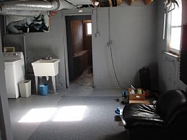 Excellent 2 Bedroom Home - Available Dec. 1st in Edgewater, CO (Photo 11 of 12)