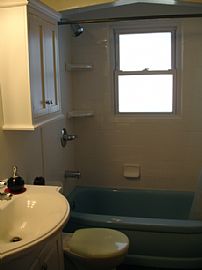 Excellent 2 Bedroom Home - Available Dec. 1st in Edgewater, CO (Photo 8 of 12)