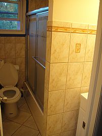 Glamorous 1 Bedroom Home - Close to Rutgers in Edison, NJ (Photo 3 of 5)