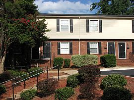 Affordable 2 Bedroom	 Apartment with Uptown Convenience in Charlotte, NC (Photo 4 of 4)