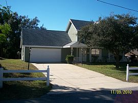 Sweet 3 Bedroom Single Family Home with Covered Porch - $1095 in Debary, FL