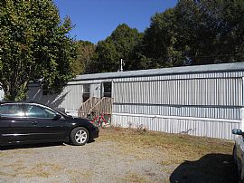 Spacious 3 Bedroom Trailer in Palm Harbor For Rent or Sale in Statesboro, GA (Photo 2 of 4)