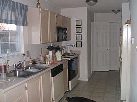 Fantastic 3 Bedroom Home with Attached Garage - Close to I-69 in Noblesville, IN (Photo 4 of 4)
