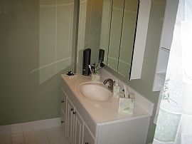 Spacious 2 Bedroom  Apartment Near University of Miami in Coral Gables, FL (Photo 4 of 5)