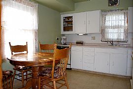 Clean 3 Bedroom Home - Move in Ready in Columbia Heights, MN (Photo 3 of 6)