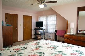 Clean 3 Bedroom Home - Move in Ready in Columbia Heights, MN (Photo 4 of 6)