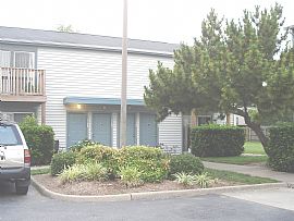 Majestic 2 Bedroom Condo Near The Oceanfront in Virginia Beach, VA (Photo 2 of 4)