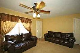 Deluxe 3 Bedroom Home with 1 Car Garage in Coweta, OK (Photo 3 of 4)