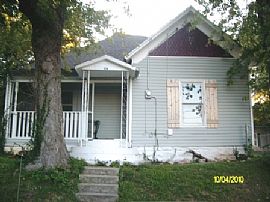 Great 2 Bedroom Home with Air Conditioner and 	Fenced Yard in Springfield, MO