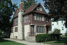 Large 4 Bedroom Vintage Home with First Month'S Rent Free in Belvidere, IL (Photo 2 of 3)