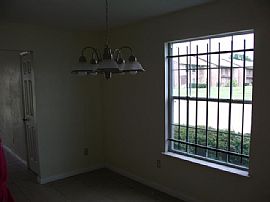 Spacious 2 Bedroom Townhouse Near Med Center! in Houston, TX (Photo 5 of 9)
