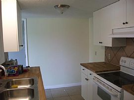 Spacious 2 Bedroom Townhouse Near Med Center! in Houston, TX (Photo 6 of 9)