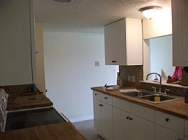 Spacious 2 Bedroom Townhouse Near Med Center! in Houston, TX (Photo 7 of 9)