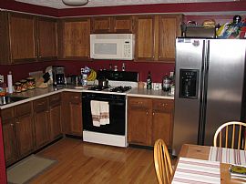 Beautiful 3 Bedroom Townhouse with Newer Paint and Carpet in Glassboro, NJ (Photo 1 of 5)