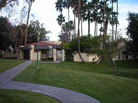 Beautiful 2 Bedroom Townhouse with Upgrades in Phoenix, AZ (Photo 2 of 7)