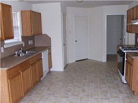 Huge, Spacious 4 Bedroom Home - $350 Off First Month in Houston, TX (Photo 4 of 6)