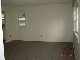 Comfy 3 Bedroom Apartment with Walk-Out Basement in Nashua, NH (Photo 2 of 8)