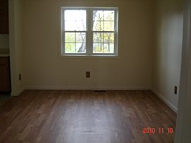 Comfy 3 Bedroom Apartment with Walk-Out Basement in Nashua, NH (Photo 3 of 8)