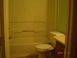 Comfy 3 Bedroom Apartment with Walk-Out Basement in Nashua, NH (Photo 5 of 8)