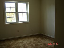 Comfy 3 Bedroom Apartment with Walk-Out Basement in Nashua, NH (Photo 7 of 8)