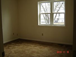 Comfy 3 Bedroom Apartment with Walk-Out Basement in Nashua, NH (Photo 8 of 8)
