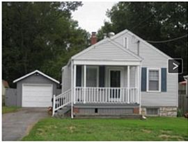 Lovely 2 Bedroom Bungalow Home with Awesome Backyard in Independence, MO
