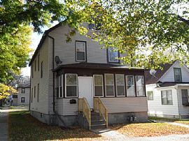 Spacious 3 Bedroom Duplex Apartment on 1st Floor  in Minneapolis, MN