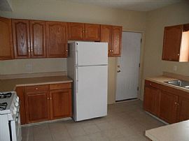 Spacious 3 Bedroom Duplex Apartment on 1st Floor  in Minneapolis, MN (Photo 2 of 3)