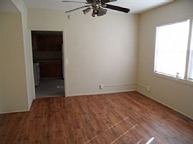 Spacious 3 Bedroom Duplex Apartment on 1st Floor  in Minneapolis, MN (Photo 3 of 3)