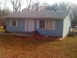 Comfortable 2 Bedroom Home Near Stockbridge School in Unadilla, MI