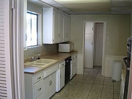 Charming 3 Bedroom Home - Available Now in North Hollywood, CA (Photo 2 of 5)