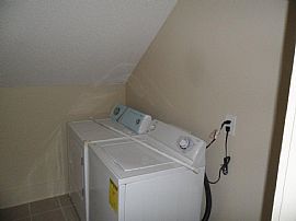 Charming 3 Bedroom Duplex Apartment on 2nd Floor  in Minneapolis, MN (Photo 3 of 4)