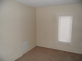 Charming 3 Bedroom Duplex Apartment on 2nd Floor  in Minneapolis, MN (Photo 4 of 4)