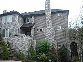 Posh 4 Bedroom Show Home with Slate Floors and Home Theater! in Portland, OR