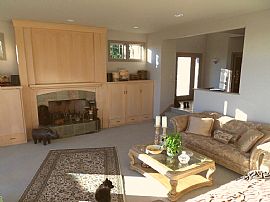 Posh 4 Bedroom Show Home with Slate Floors and Home Theater! in Portland, OR (Photo 9 of 12)