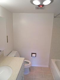 Delightful 1 Bedroom Condo with New Carpet and Tile! in Portland, OR (Photo 2 of 9)