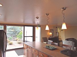 Delightful 1 Bedroom Condo with New Carpet and Tile! in Portland, OR (Photo 3 of 9)