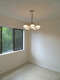 Delightful 1 Bedroom Condo with New Carpet and Tile! in Portland, OR (Photo 4 of 9)