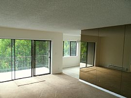 Delightful 1 Bedroom Condo with New Carpet and Tile! in Portland, OR (Photo 6 of 9)