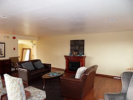 Delightful 1 Bedroom Condo with New Carpet and Tile! in Portland, OR (Photo 7 of 9)