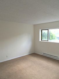 Delightful 1 Bedroom Condo with New Carpet and Tile! in Portland, OR (Photo 9 of 9)