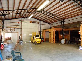 Cozy 3 Bedroom Home with Sauna and Steam Room on 4 Acres! in Portland, OR (Photo 10 of 12)