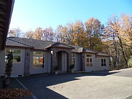 Cozy 3 Bedroom Home with Sauna and Steam Room on 4 Acres! in Portland, OR (Photo 3 of 12)