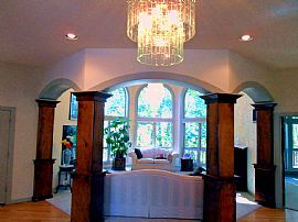 Cozy 3 Bedroom Home with Sauna and Steam Room on 4 Acres! in Portland, OR (Photo 4 of 12)