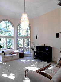 Cozy 3 Bedroom Home with Sauna and Steam Room on 4 Acres! in Portland, OR (Photo 5 of 12)